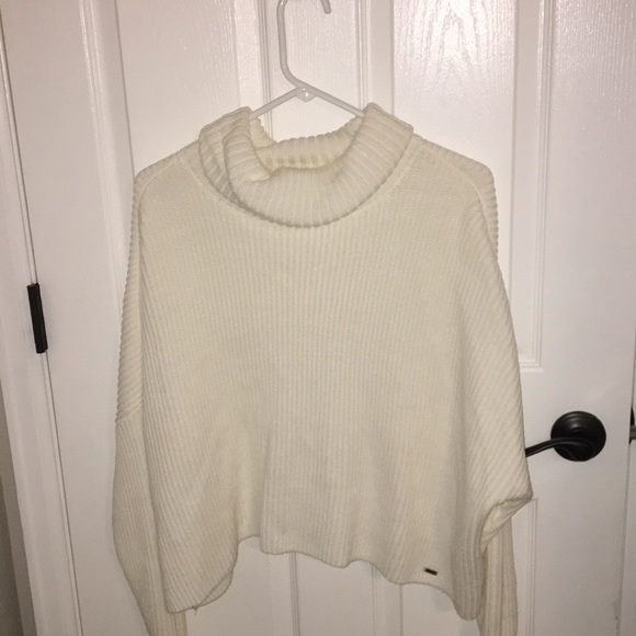 cream Hollister turtle neck sweater - Picture 1 of 3